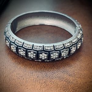 Vintage fine quality crystal bangle hinged bracelet ❤️